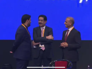 Jio Infocom Chairman Akash Ambani, Aditya Birla Group Chairman Kumar Mangalam Birla and Airtel Chairman Sunil Bharti Mittal